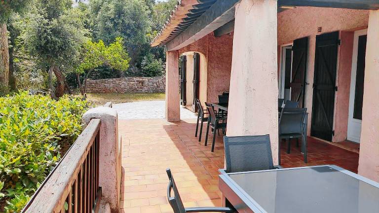 Vacation home with private pool, garden & barbeque | Pool view — photo 3