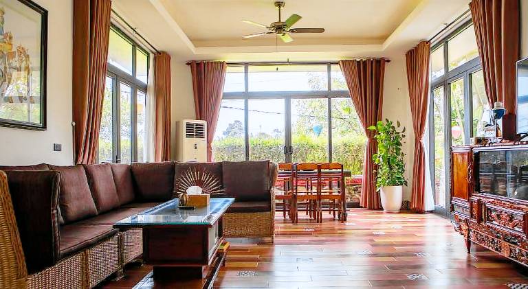 Serviced apartment with pool, terrace & garden — photo 3