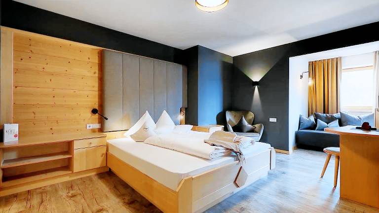Apartment 'Bergfreund' with Mountain View, Shared Terrace and Wi-Fi in Malles Venosta