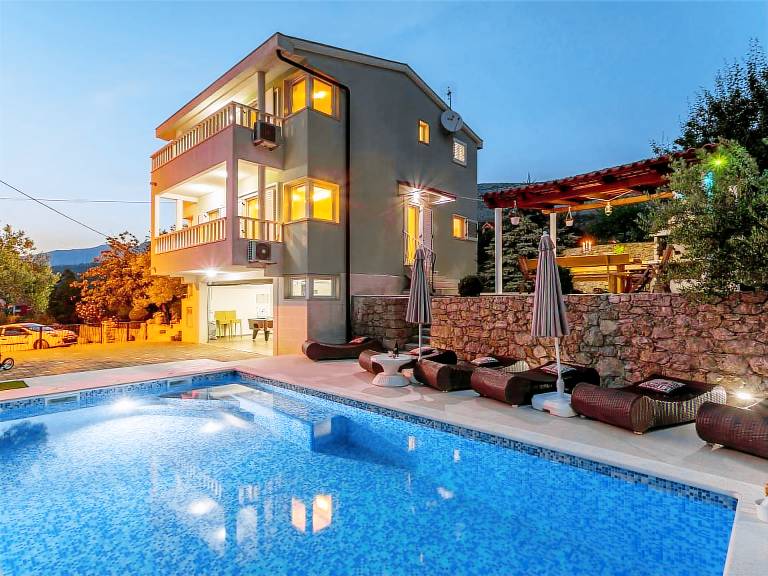 Fully equipped wonderful house with grill, private pool & garden | Dogs allowed in Podstrana