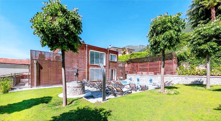Serviced apartment with pool, terrace & yard — photo 4