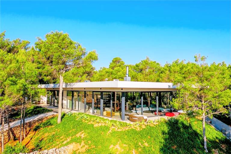 Villa with sauna, barbeque & patio — photo 2