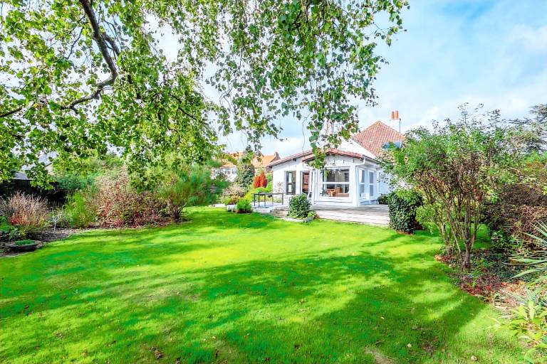 Children-friendly vacation home with garden, terrace & fast internet | Garden view | Perfect for remote work | Pet-friendly — photo 2