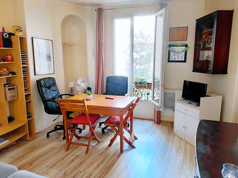 Holiday apartment with 1 room for 4 persons in Vanves