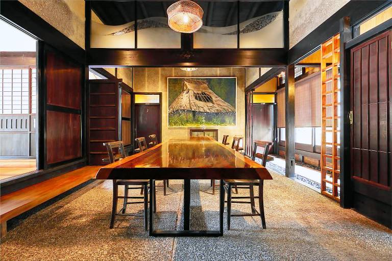 House with grill — photo 2