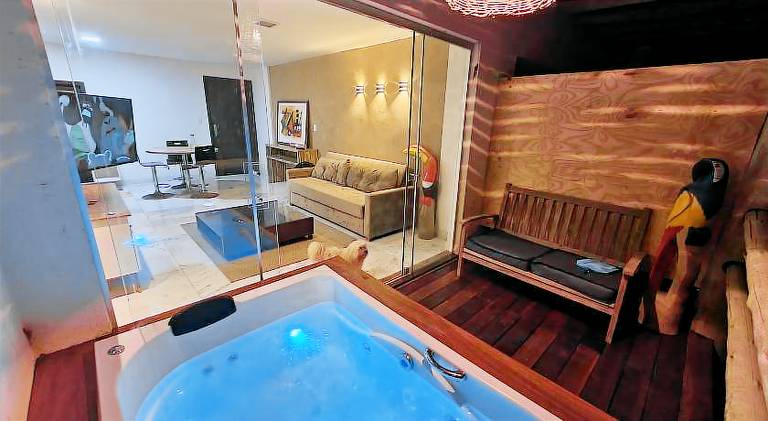 Serviced apartment with patio, pool & garden — photo 4