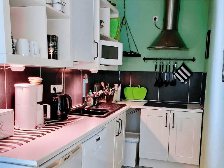 Geräumige Ferienwohnung Kaptain´s Kombüse mit Terrasse in Strandnähe in Burhave — photo 3