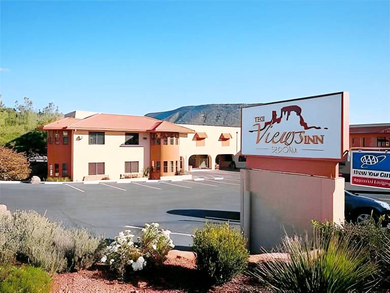 Motel Village of Oak Creek
