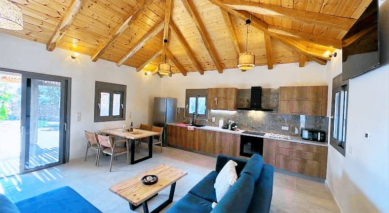 Villa with barbecue, yard & patio — photo 2