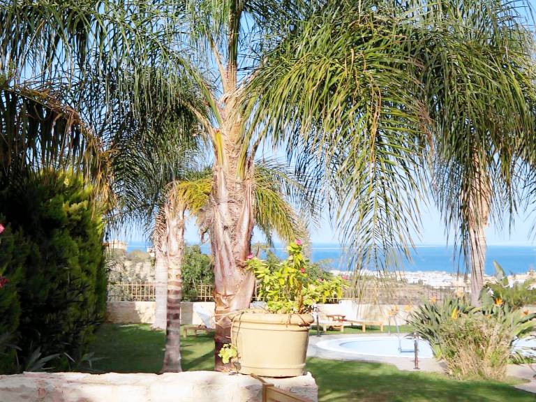 Vacation home with private pool, patio & grill — photo 3