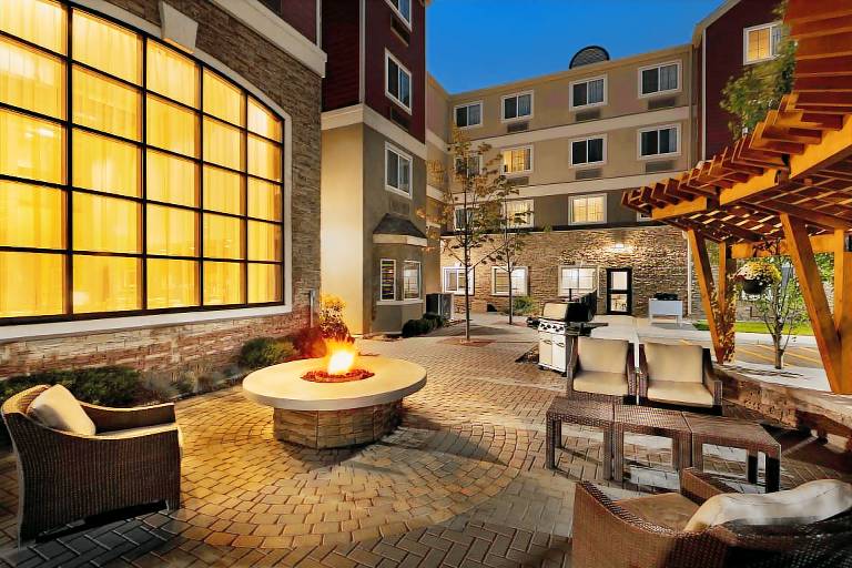 Staybridge Suites West Edmonton By IHG — photo 3