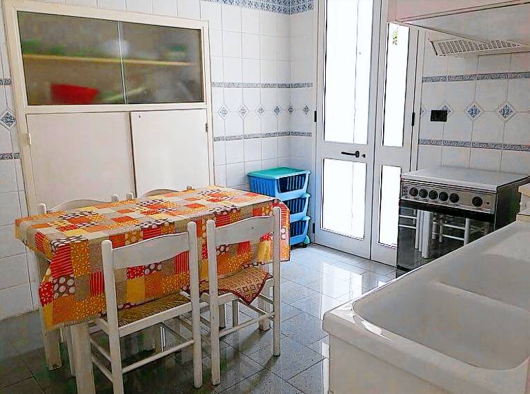 Apartment with yard & patio | City view — photo 4