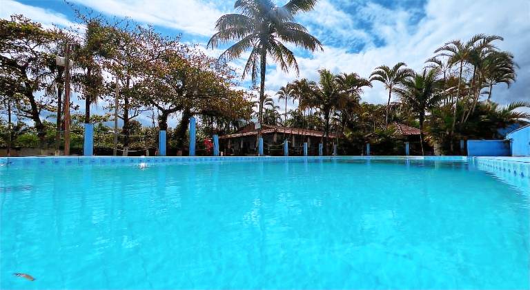 Nice lodge with barbecue, pool & yard | Pets are welcome — photo 3