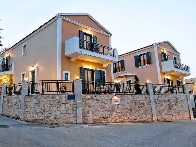 Sch&ouml;nes Haus in Panormos mit kleinem Garten