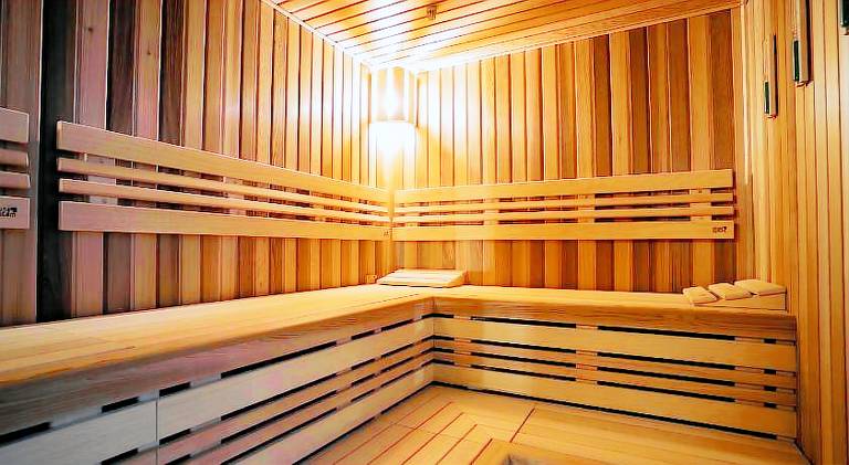 Serviced apartment with pool, sauna & terrace — photo 3