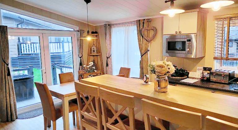 LUXURY PEACEFUL LODGE on edge of New Forest and 800m from sea ENTERTAINMENT and LEISURE PASSES INCLU — photo 3