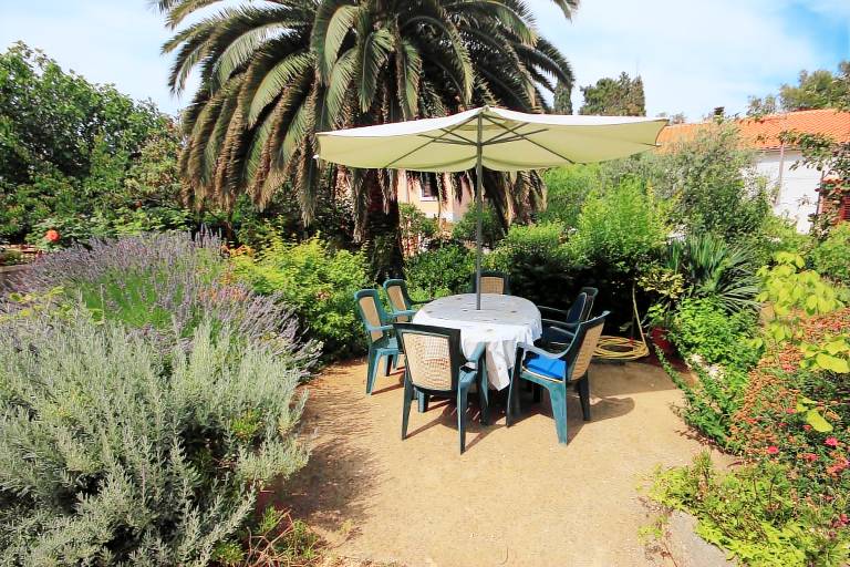 Holiday apartment with terrace & barbeque — photo 2