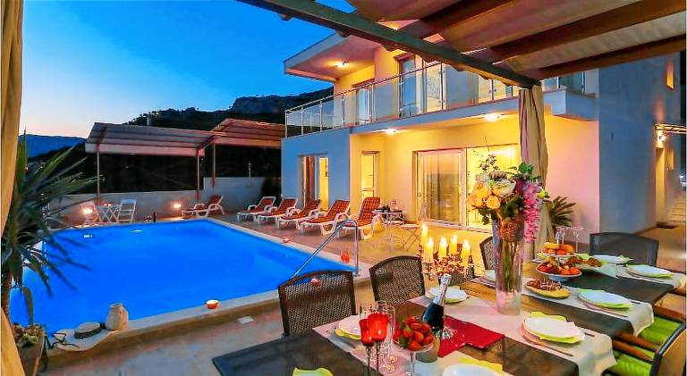 Wonderful house with pool | Pets are welcome in Podstrana