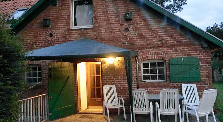 Rental apartment with terrace, barbeque & yard — photo 3