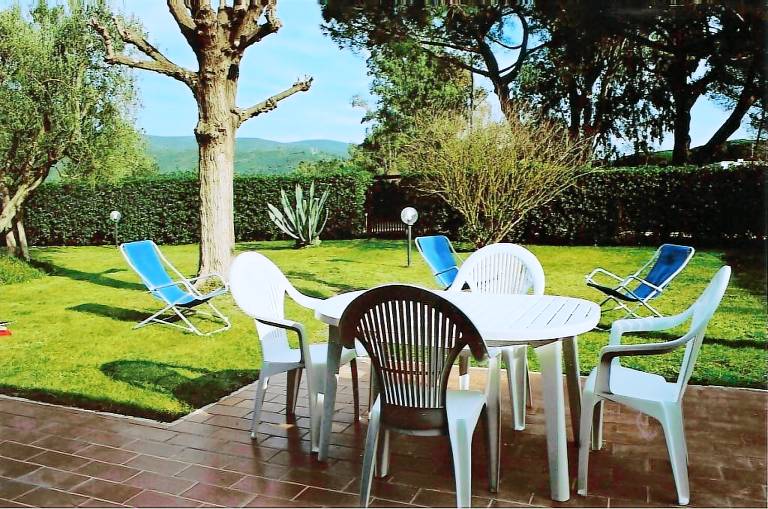 Family-friendly villa with yard & BBQ | Garden view | Dogs allowed — photo 3