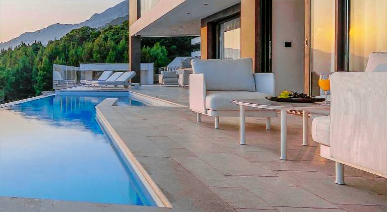 Villa with pool in Brela