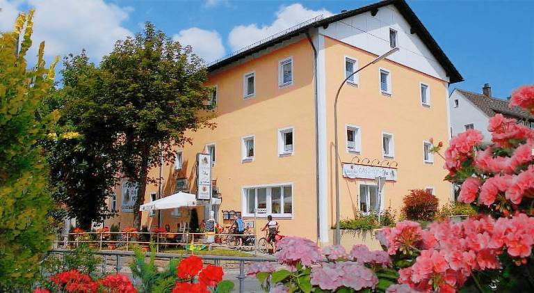Gasthof zur Post Hotel und Parkplatz