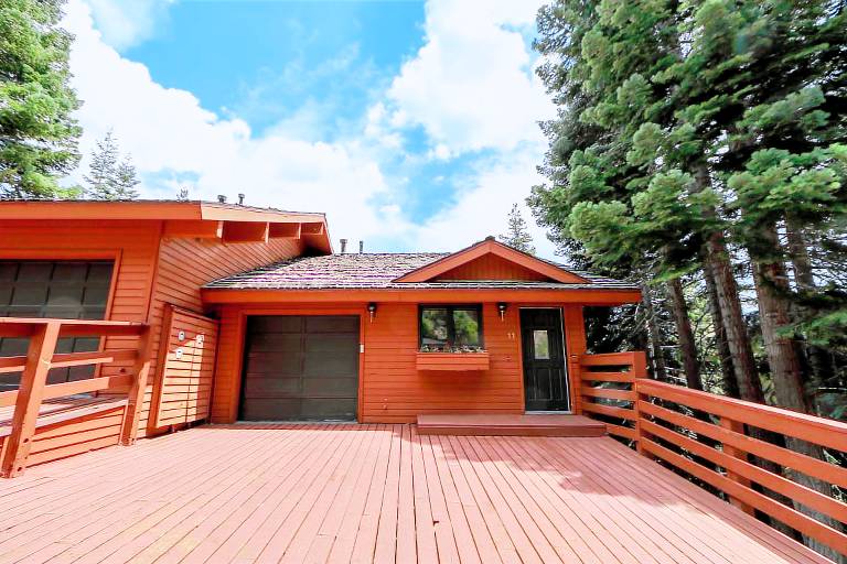 Family-oriented lovely condo with sauna, patio & hot tub | Pets are welcome — photo 2