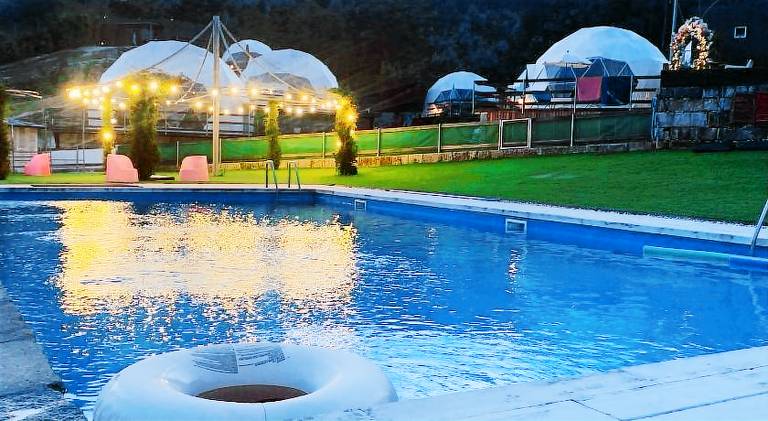 Tent with garden, patio & pool in Guimarães