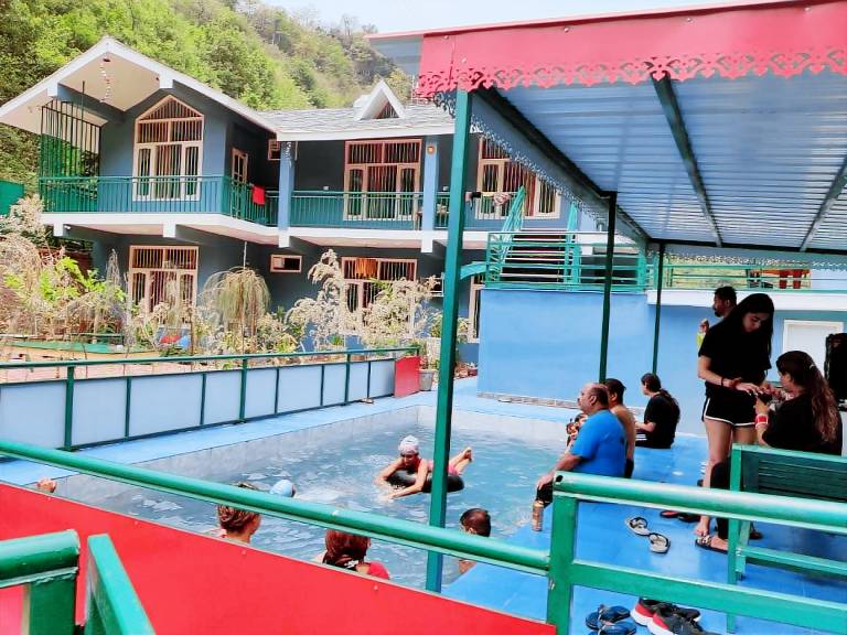 Nice villa with pool & barbeque | Suitable for remote work | Pets are welcome in Solan