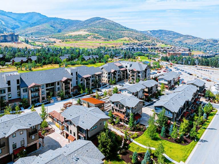 Modern Townhome with Free Shuttle, Private Hot Tub & Community Amenities! Pet-Friendly — photo 5