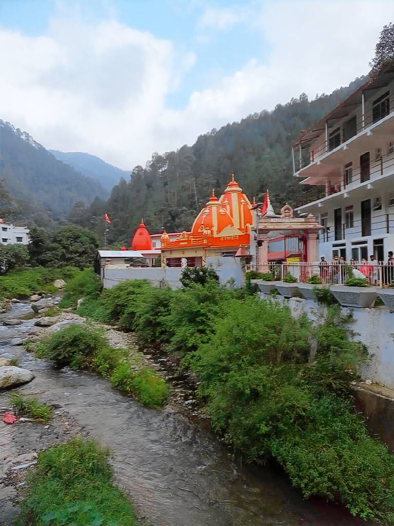 House  Nainital Lake