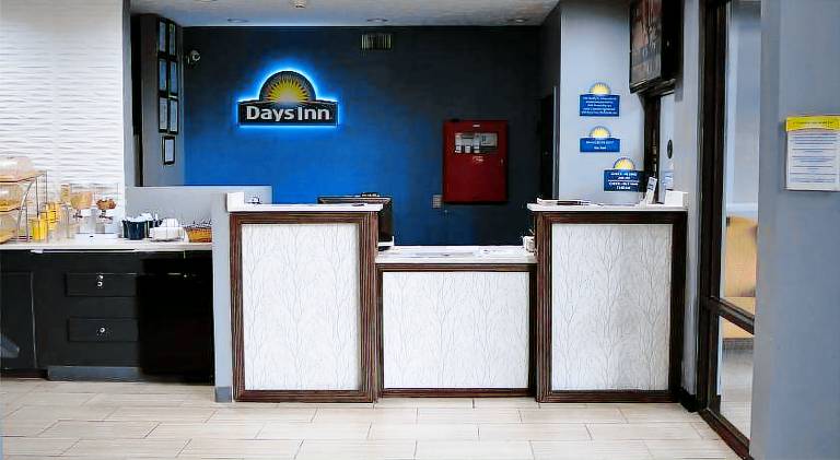 Days Inn by Wyndham Montgomery — photo 4