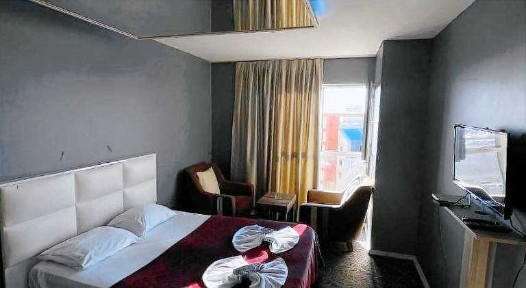 Serviced apartment with garden — photo 3