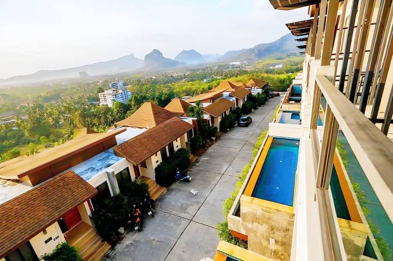 Pleasant villa with pool | Perfect for remote work | Pets are welcome — photo 3