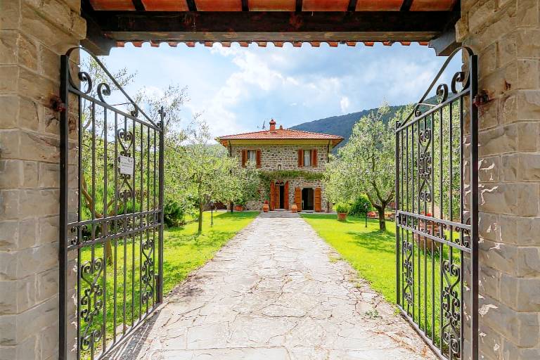 Villa with garden, barbecue & private pool — photo 5