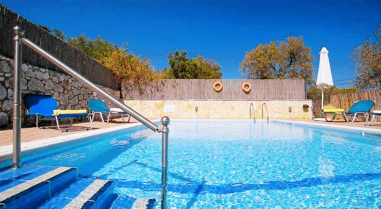 Vacation home with pool — photo 4