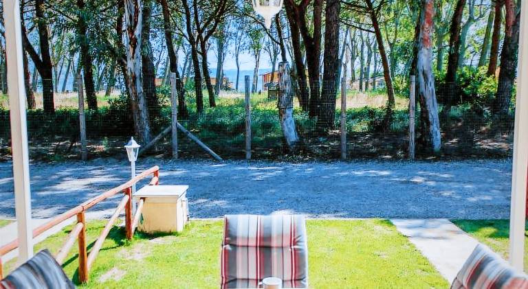 Vacation home with yard & barbeque | Dogs allowed — photo 4