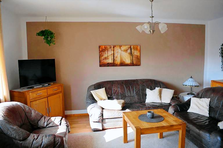 Family-oriented vacation home with patio, yard & barbeque | Pets allowed — photo 3