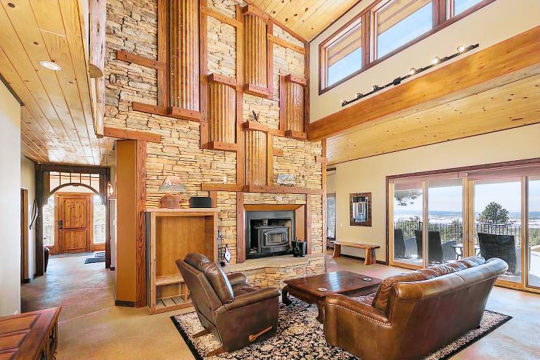 Vacation home with garden, jacuzzi & private pool | Mountain view — photo 2