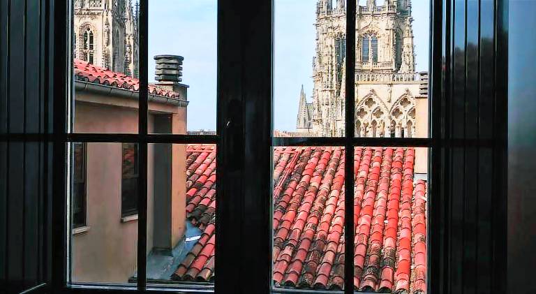 Holiday apartment with heated pool in Burgos