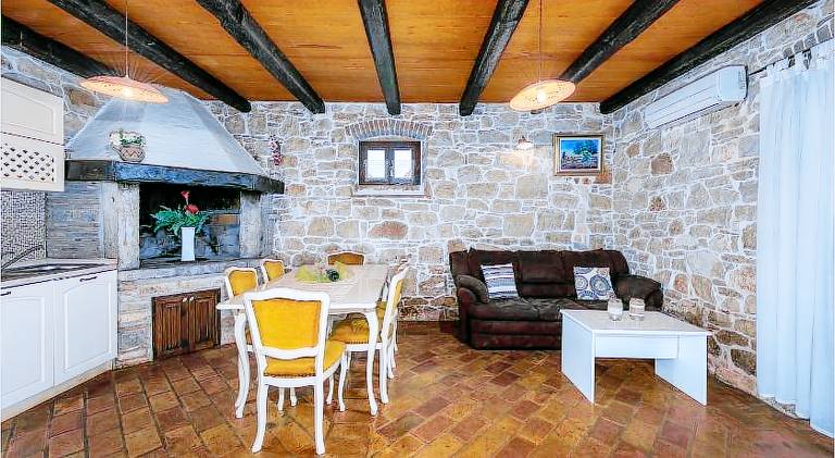Charming vacation home with pool | Pet-friendly — photo 2