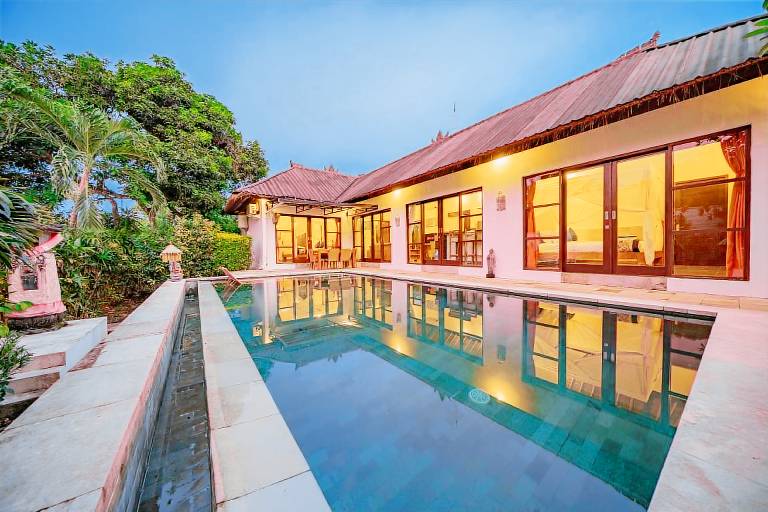 Nice villa with pool & yard | Perfect for remote work | Pets allowed in Pecatu
