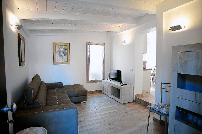 Apartment with yard — photo 4