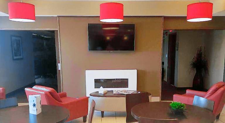 Microtel Inn & Suites by Wyndham Whitecourt — photo 3