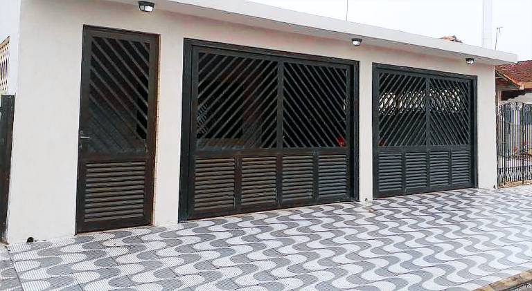Vacation home with 3 rooms for 10 persons in Praia Grande