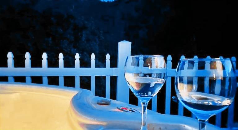 Happy Hedgehog River Views Hot Tub Private
