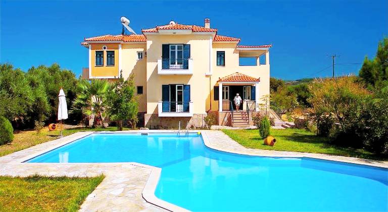 Villa with yard, private pool & grill | Suitable for remote work in Lesvos