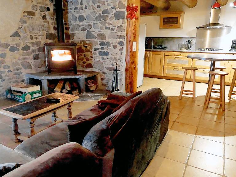Family-friendly cottage with yard, patio & fast internet | Pets allowed — photo 4