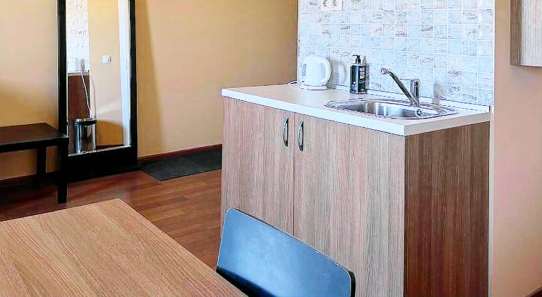 Serviced apartment with patio — photo 5