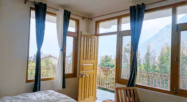 House with yard & terrace | Pets allowed — photo 2